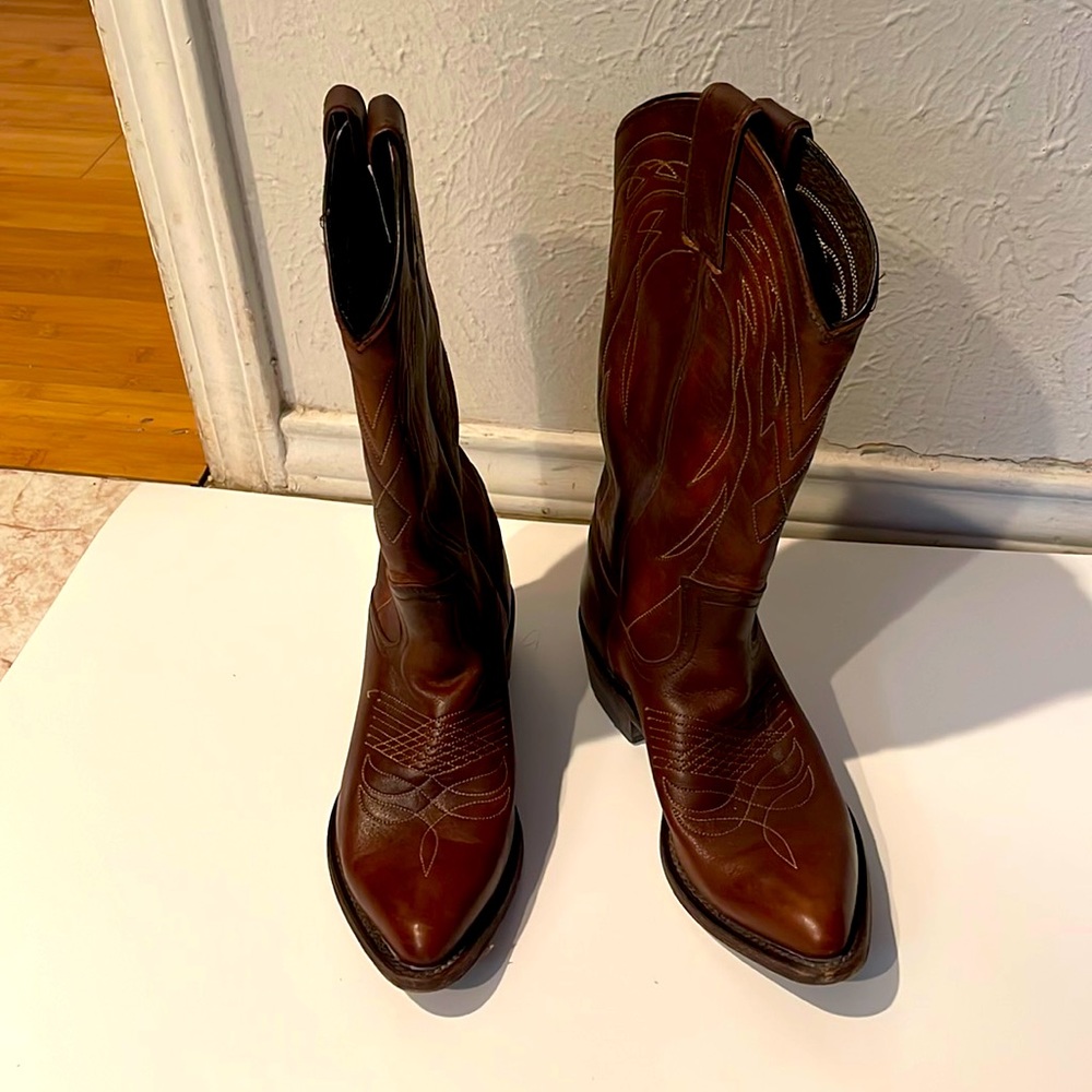 nice and beautiful cowgirls boots.!!